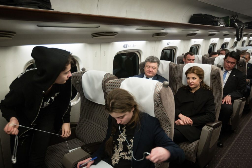 Переїзд швидкісним потягом Шінкансен сім'ї  Президента України за маршрутом «Кіото - Токіо»  під час офіційного візиту до Японії. Японія, 05 квітня 2016 року.