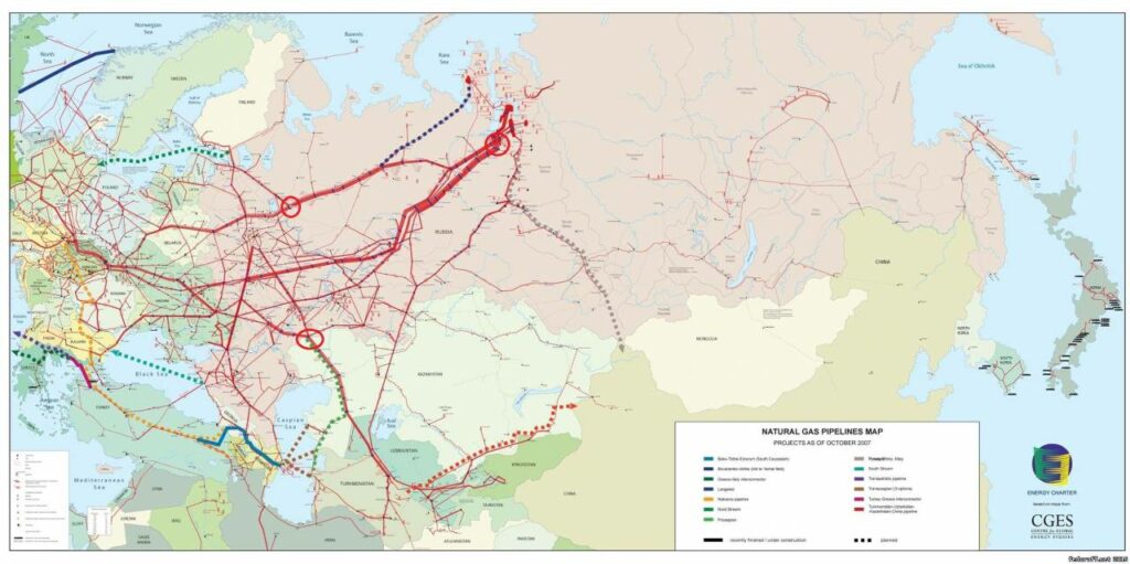 Мапа магістральних газопроводів росії. Червоними кружками обведені найвразливіші місця газотранспортної системи: ямальський "хрест" (вгорі), вузол неподалік від Ухти і вузол біля Алєксандров-Гая (внизу)